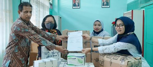 Penyerahan Sumbangan Alat Laboratorium Alumni Fakultas Saintek