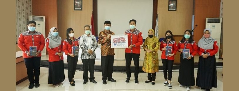 Penyerahan Hibah Buku Untuk Mahasiswa Universitas Medan Area Penerima Beasiswa Bank Indonesia